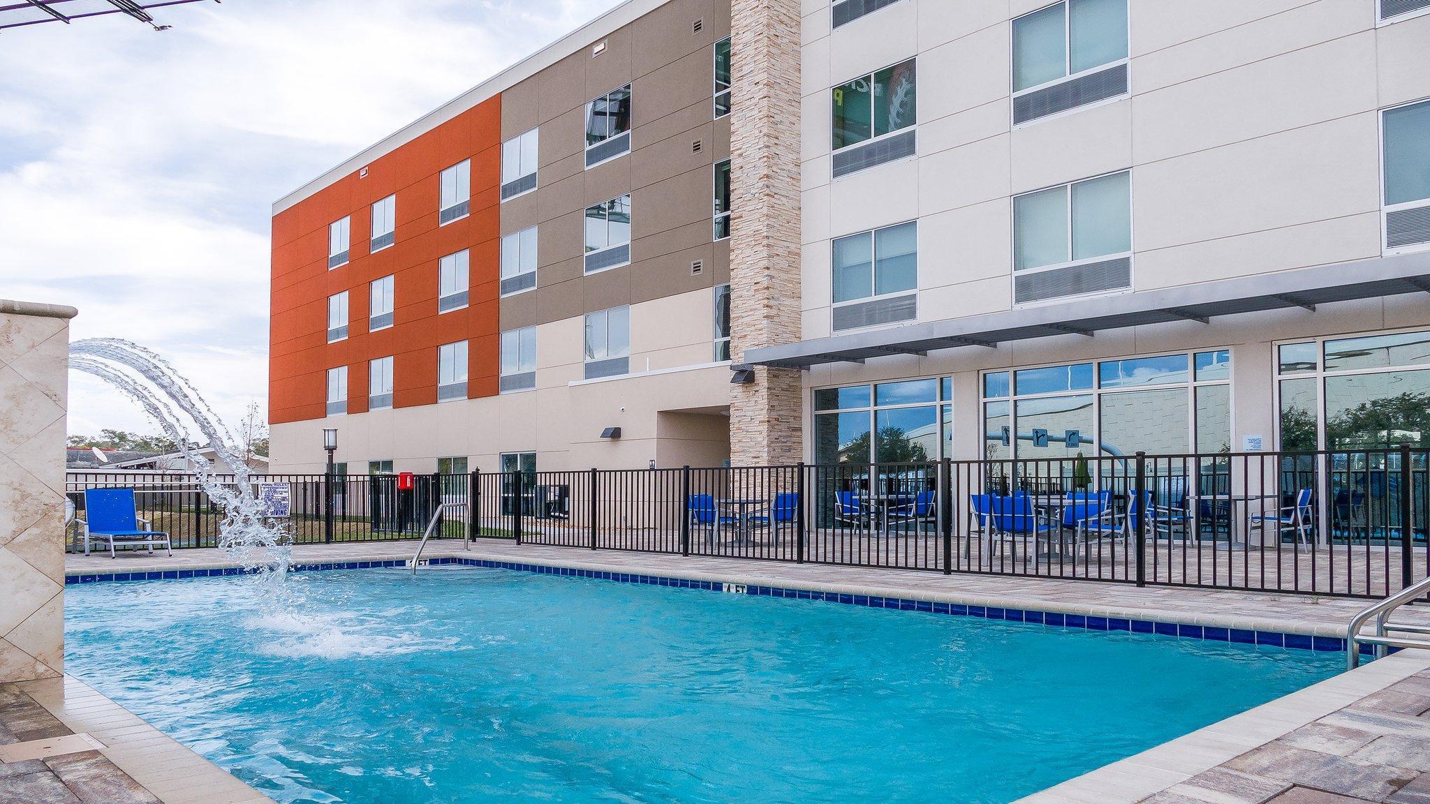 Holiday Inn Express & Suites - Tampa East - Ybor City By Ihg Екстер'єр фото